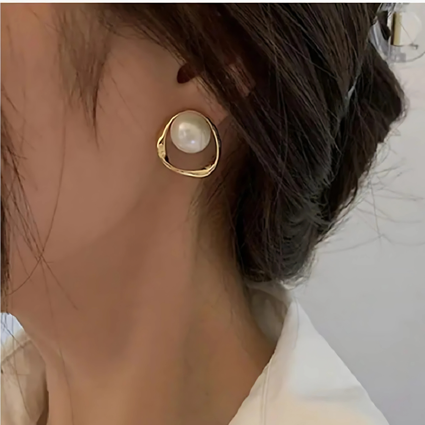 Gold Tone Abstract Circle Single Pearl Studs
