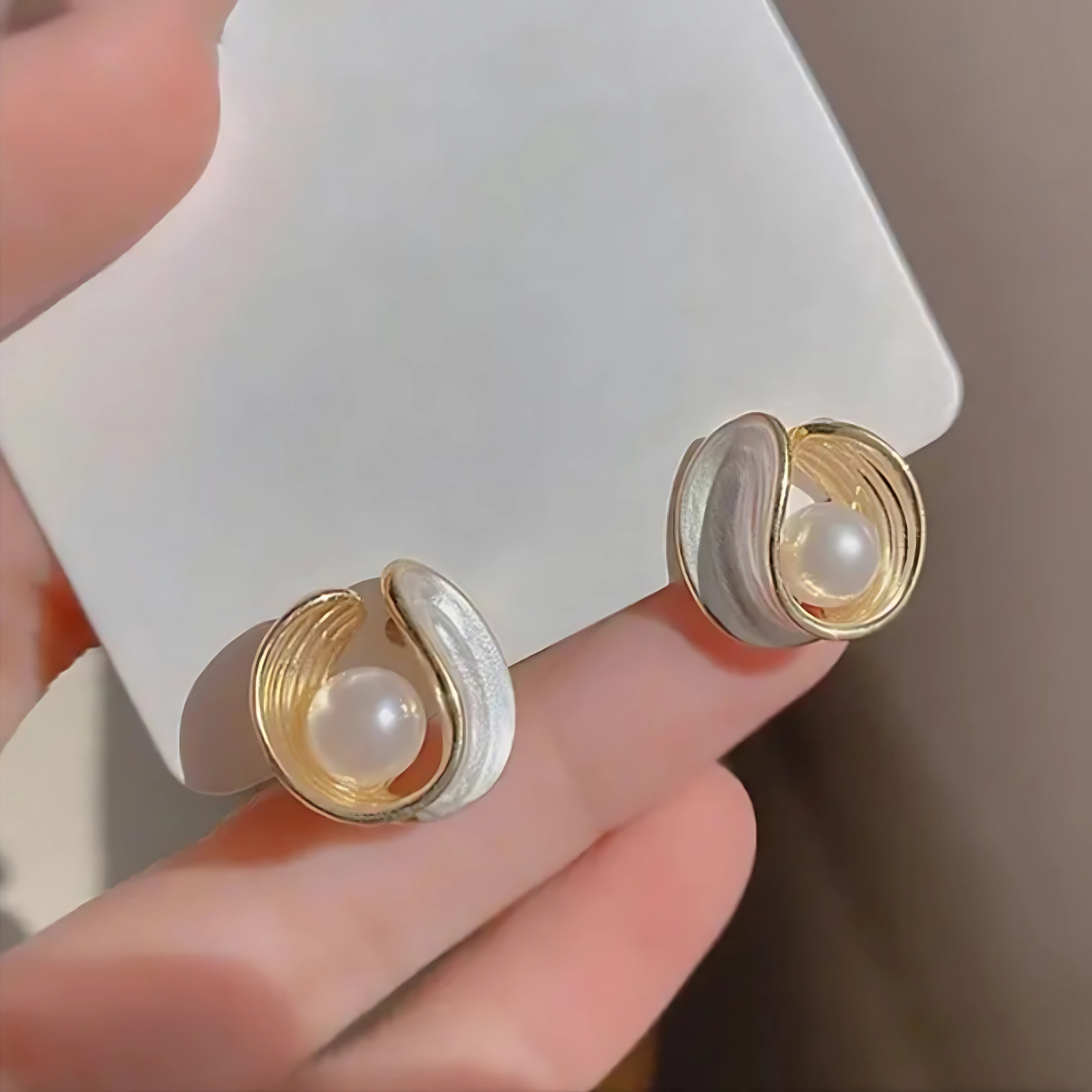 Elegant Swirl Pearl Stud Earrings