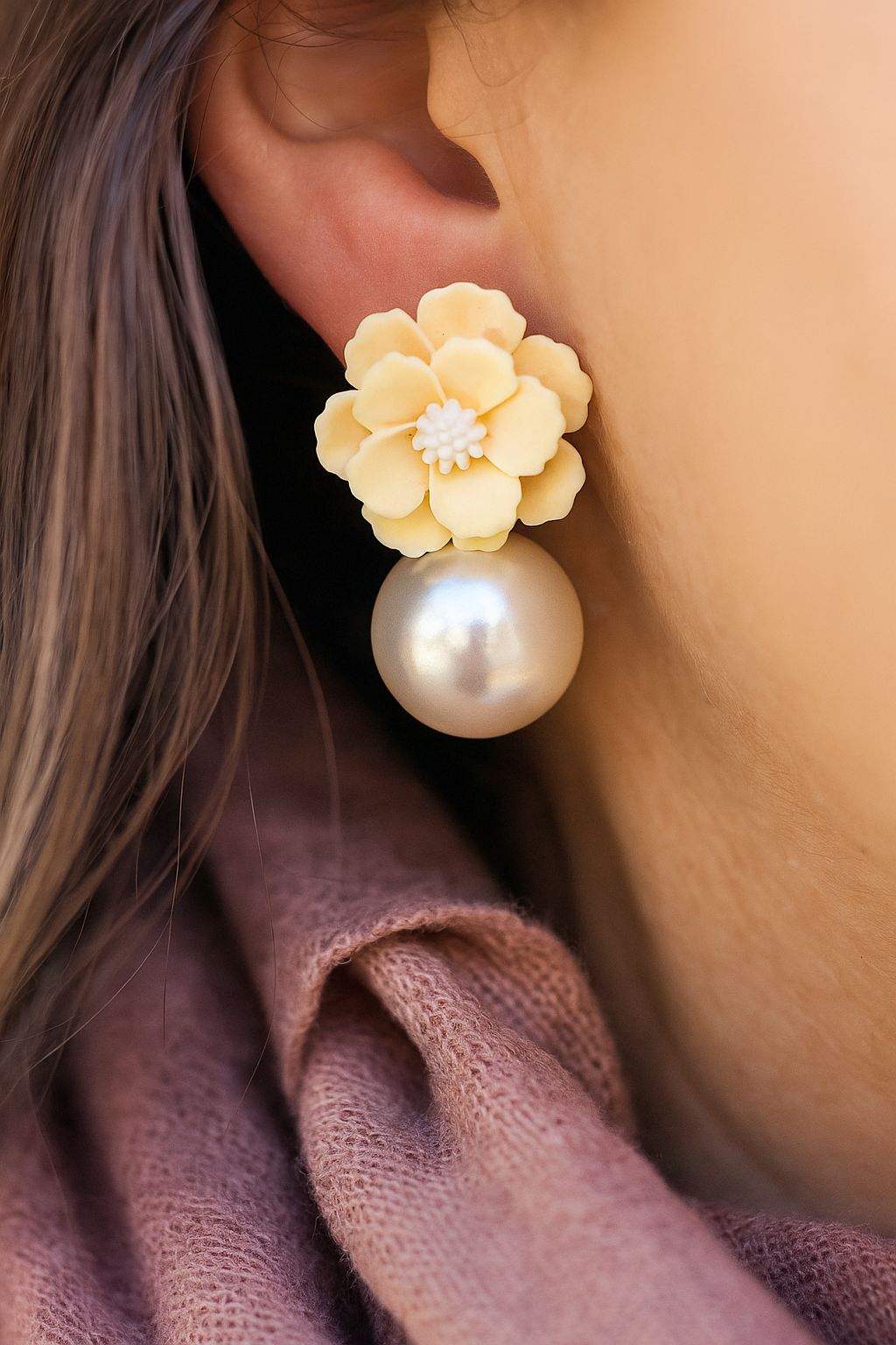 Trendy pastel yellow flower earrings with glossy pearl drops – handcrafted polymer clay accessory