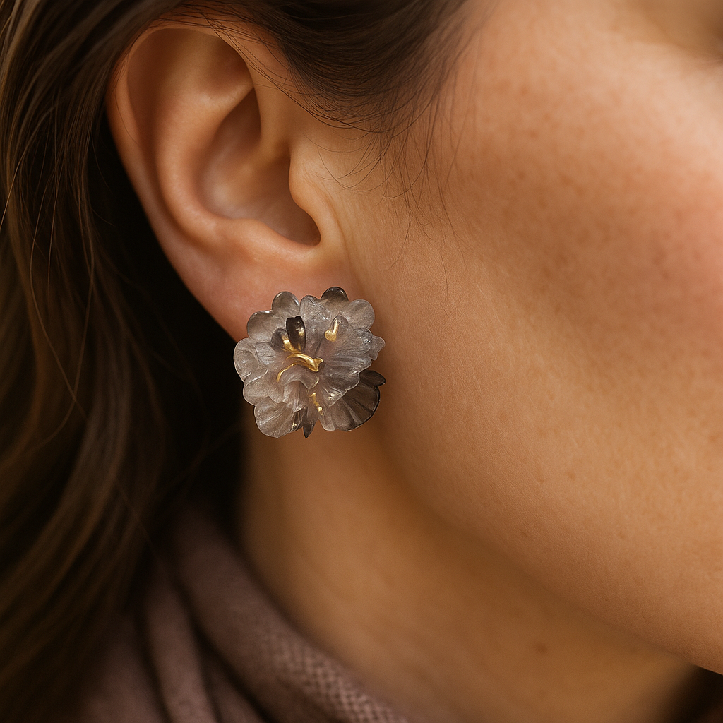 Black and clear resin flower earrings – handcrafted ice bloom studs for modern and minimalist fashion

