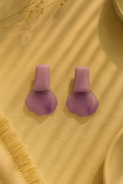 Light_Purple_resin_petal_shaped_earrings_modern_fashion_jewelry_for_her