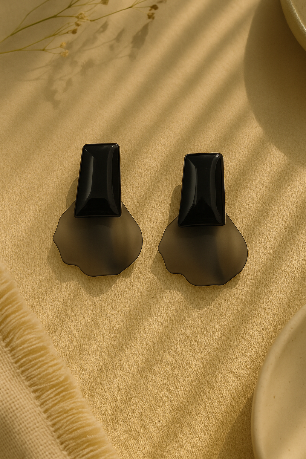 Modern anti-tarnish black and grey resin earrings with geometric petal design – stylish statement drops for women